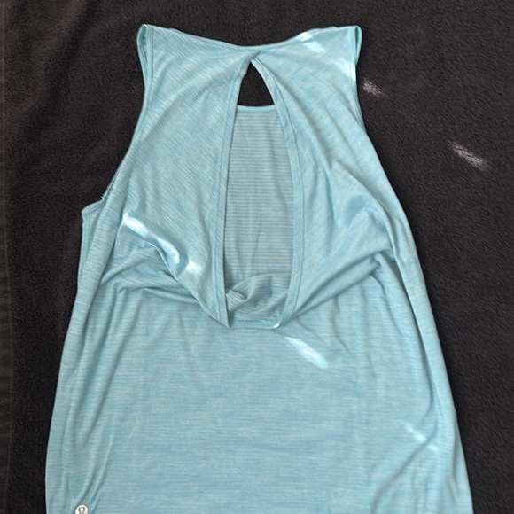 Size 4 lululemon open back tank - Picture 2 of 3